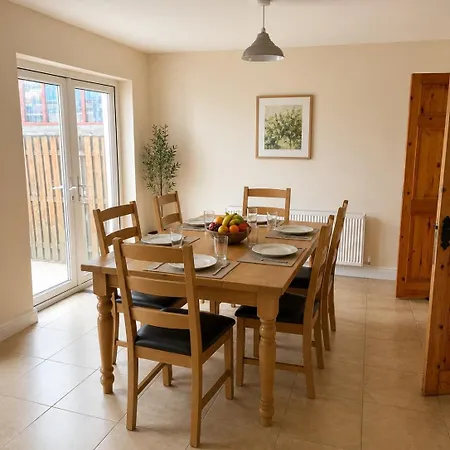 בית נופש Midlands Townhouse 3bed מולינגאר