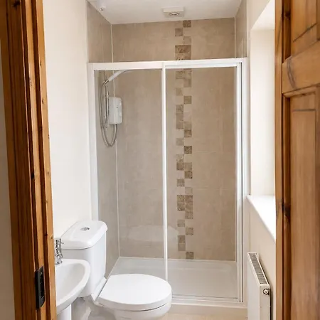 Midlands Townhouse 3bed בית נופש