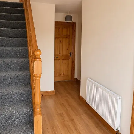 בית נופש Midlands Townhouse 3bed
