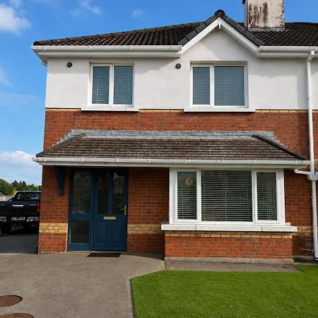 בית נופש Midlands Townhouse 3bed